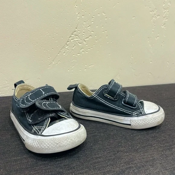 CONVERSE ALL STAR TODDLER TENNIS SHOES SIZE 5 - Picture 2 of 2